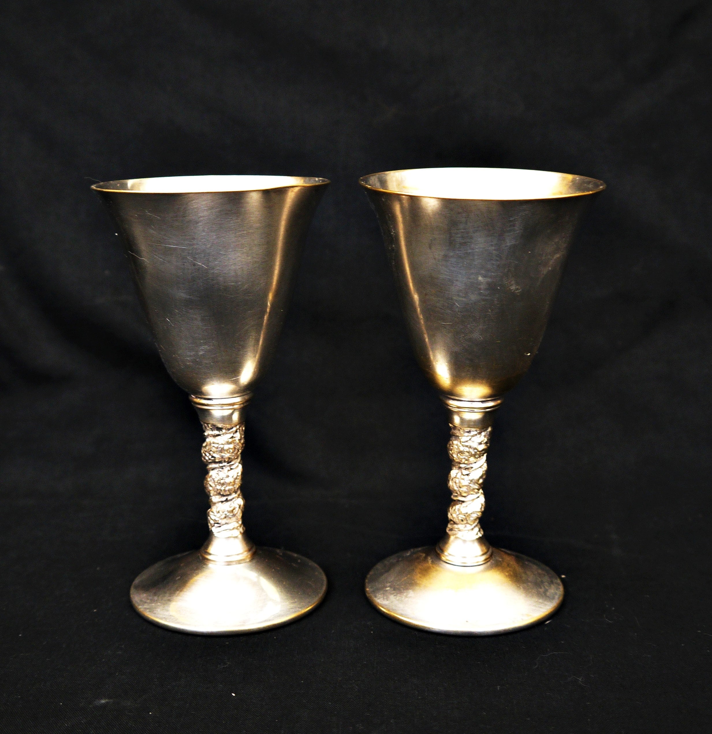 ヴィンテージ シルバープレート ゴブレット：華やかな渦巻き模様の