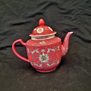 Chinese Tea pot Family Rose Vintage porcelain Jingdezhen pink teapot Chinese pottery embossed stamped collector&#39;s tea pot oriental tea