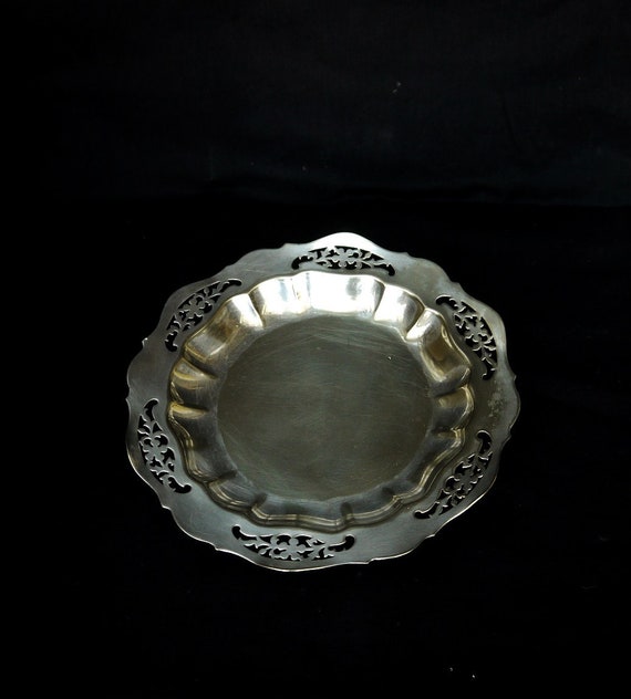Petit Plateau Ancien Métal Argenté – Diamètre 21 Cm – Déco Vintage