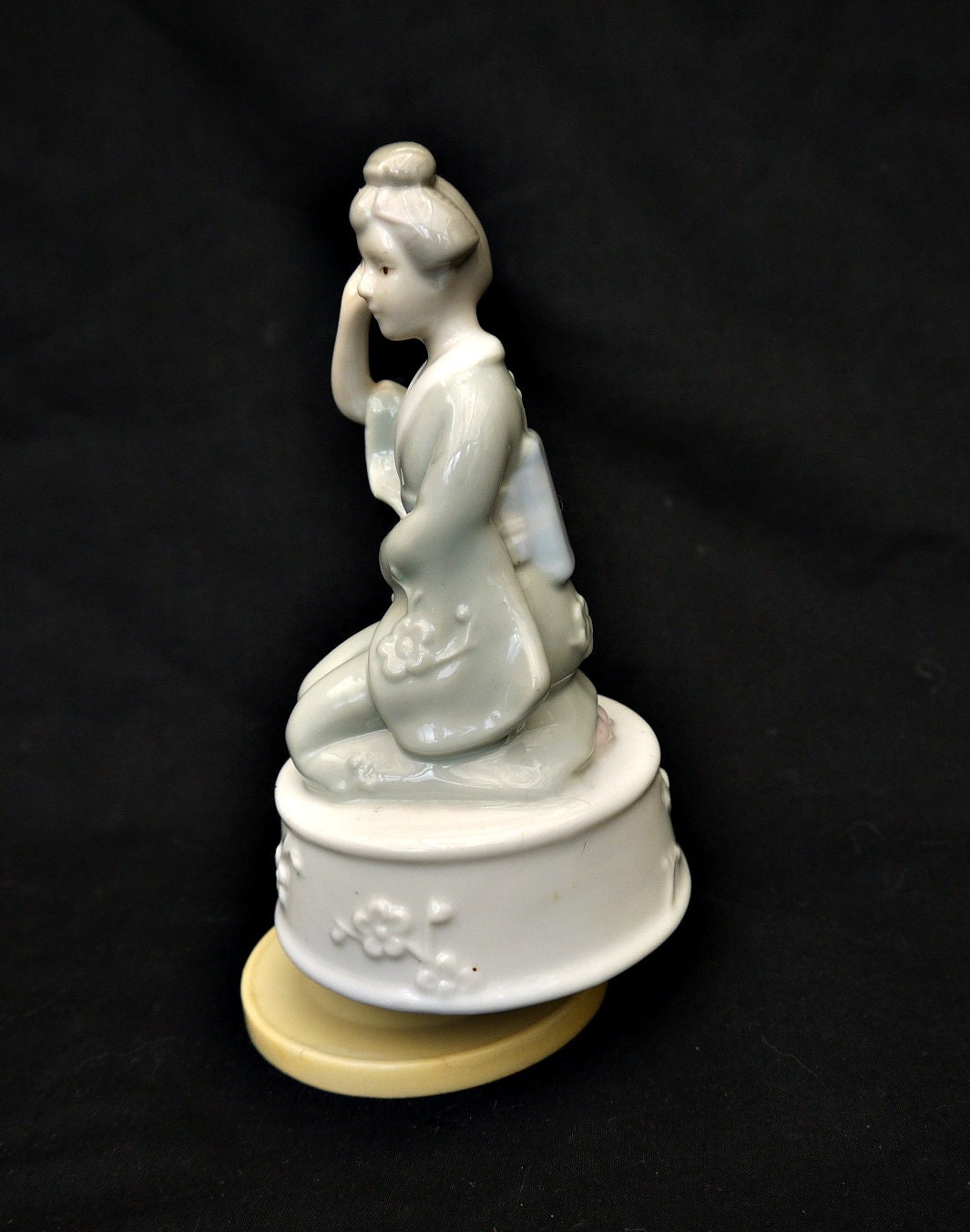 Vintage Geisha Music Box: Rotating Porcelain Japanese Figurine - Etsy