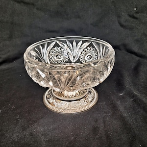 Geschliffene Kristallschale mit Silberplatten-Sockel: Vintage Candy Dish