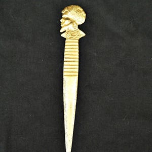 Abrecartas de latón con busto de hombre africano hecho en Israel vintage hecho a mano abridor de cuchillos de latón macizo estampado