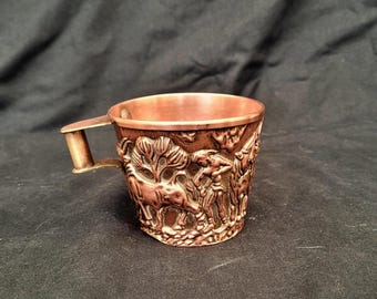 ミノア・ミケーネ文明の金の大きなカップ、古代ギリシャの工芸品博物館
