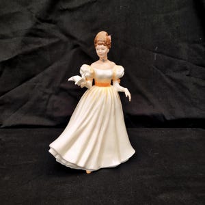 Royal Doulton groot beeld Kathleen HN3609 van Nada Pedley vintage porseleinen porseleinen standbeeld dame met vogel witte dame standbeeld porselein