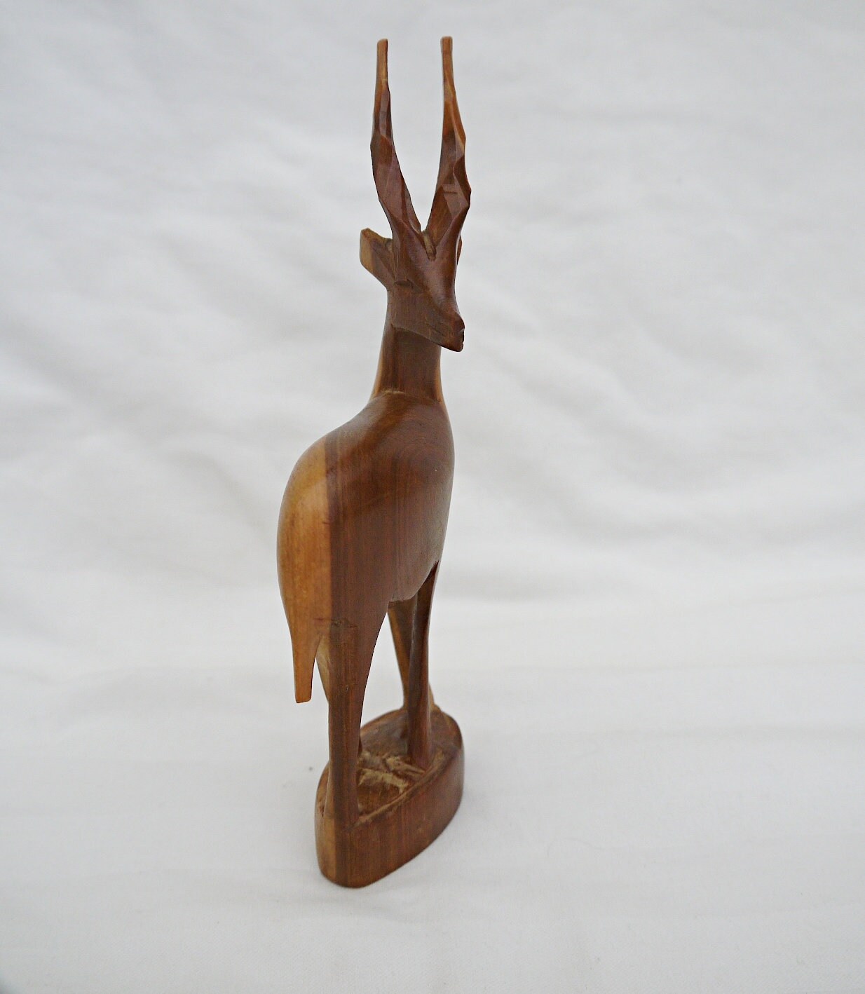 Antilope vintage en bois sculptée à la main · Décoration