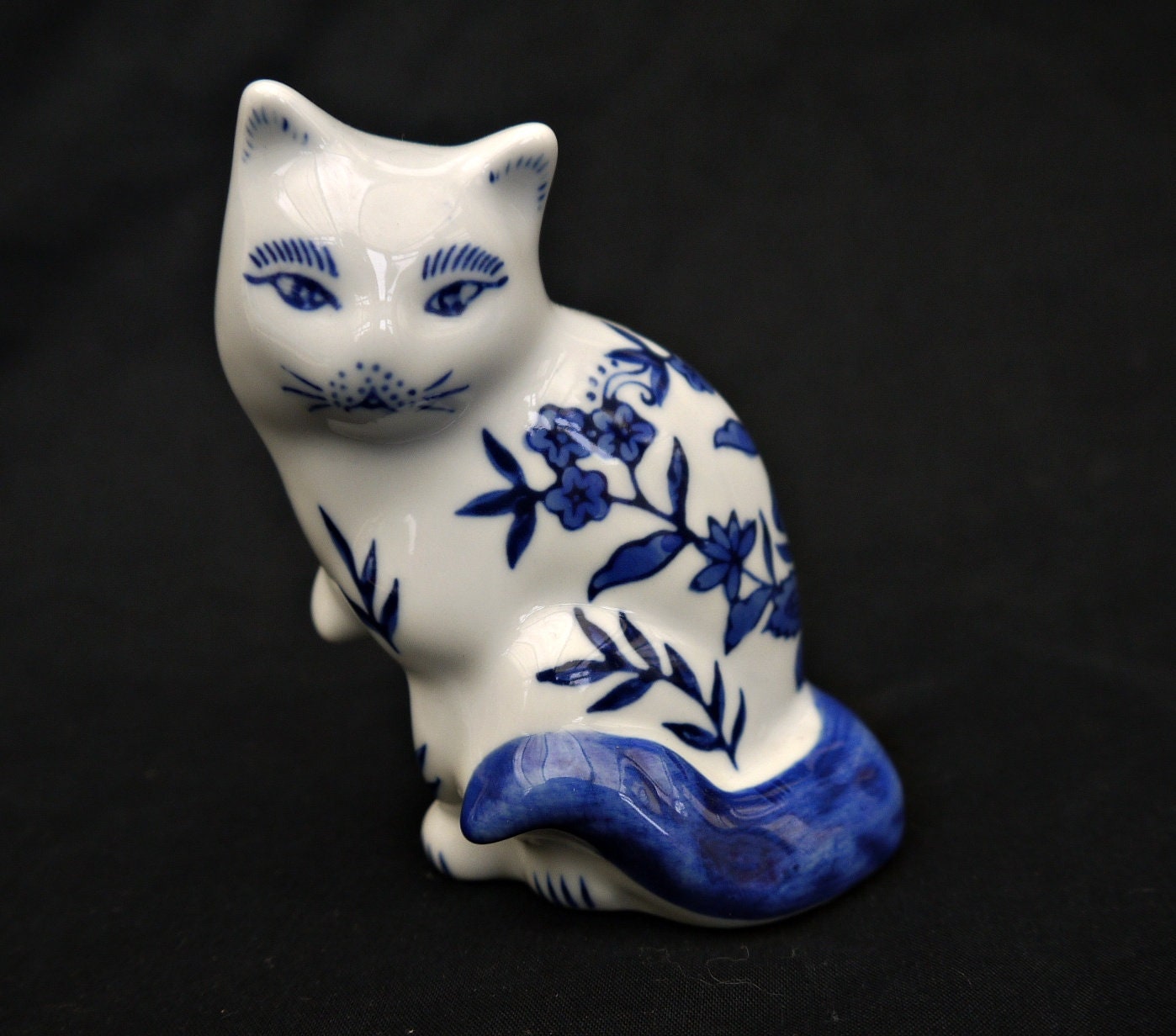 Blue and White Figurine Cat Vintage Ceramic Statue Cat Small Blue and White Figurine Cat Vintage Ceramic Statue Cat Small
