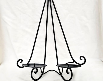 Vintage metalen wandkandelaar: sierlijke gotische kandelaar