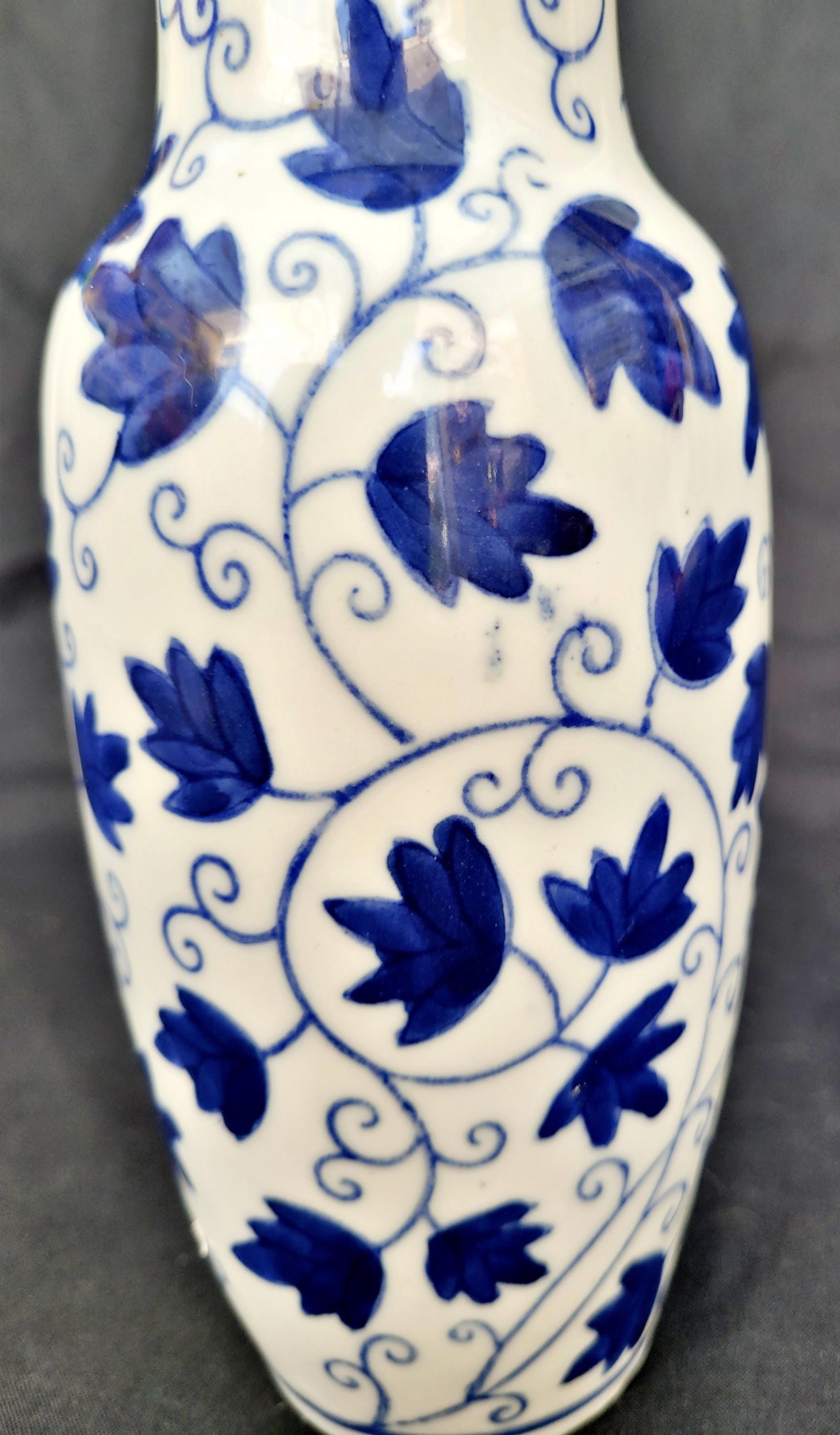 ヴィンテージ シノワズリ花瓶：手描きの青い葉、東洋風装飾 - Etsy 日本