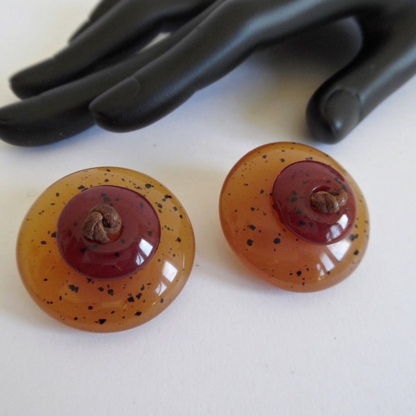 APPLE JELLY . Beautiful Lucite Freckle Pattern Clip On Earrings 50s 60s Mod Rockabilly Pinup Chunky