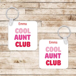 Personalised Cool Aunt Club Keyring – Custom Name Gift for Aunts, Fun Pink Accessory, Auntie Birthday Present