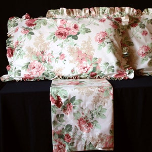 Floral bedspread with two shams. Pure cotton. Romantic bedspread. Floral design. King, queen and full. Italian bedding. Custom made.