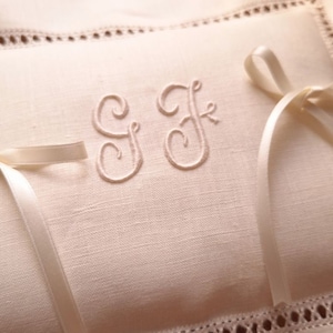 Linen ring pillow for wedding. Handmade lace. Hand embroidered ring pillow. Monogrammed Ring Pillow. White linen ring cushion. Made in Italy