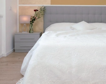 White lace bedspread 106"x106"/cm 270x270. Victorian bedding. Made in Italy. Vintage style. Embroidered bedspread. Vintage lace bedding set.