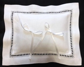 Linen ring pillow for wedding. Handmade lace. Hand embroidered ring pillow. Monogrammed Ring Pillow. White linen ring cushion. Made in Italy