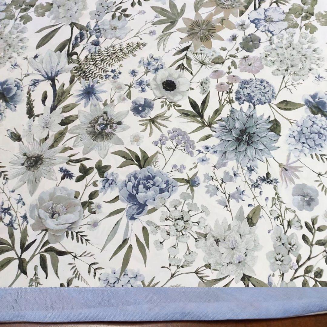 Tischdecke mit Blumenmuster. Bügelfreie Tischdecke, Mischgewebe, sehr praktisch, Flecken leicht entfernbar. Individuelle Tischdecke. Hergestellt in Italien