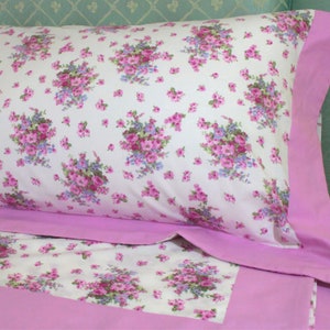 Bed sheet set 100% cotton, printed fabric with flowers. Made in Italy. Bedding set queen, king, full, single. Pink floral design.