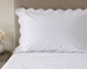 Elegant bedding set with scalloped edge. Victorian bedding. Embroidered bed set. Shabby bedding. Bespoke embroidered sheet. Italian bedding
