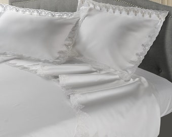 Sateen bed set with lace. Handmade in Tuscan. White sateen 300TC. Italian luxury white lace. Custom-made lace bedding. Wedding bed sheets.