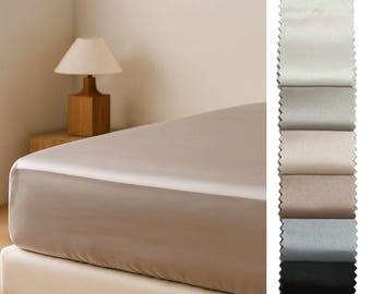 Fitted sheet in pure silk. Any size available upon request. Handcrafted product. Made in Italy.