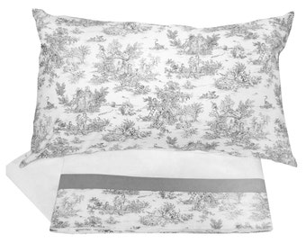Bed sheet set 100% cotton, printed Toile de Jouy. Made in Italy. The set includes flat sheet + fitted sheet + pillowcases.