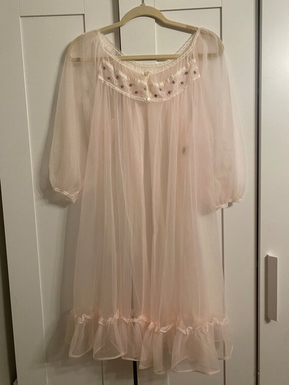 Vintage movie star nightgown Gem