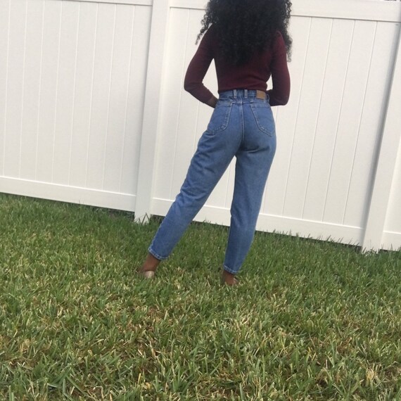 mom jeans size 8