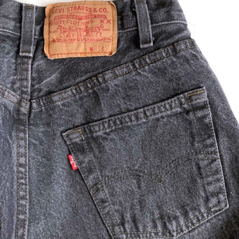 black levis high waisted mom jeans