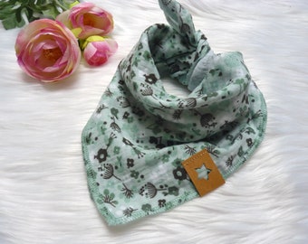 Muslin children's scarf, 45 x 45 cm or 50 x 50 cm, green/scattered flowers (also with names)