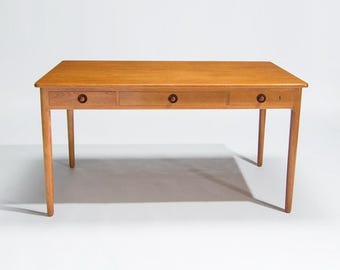 Hans Wegner AT305 Dębowe biurko Andreas Tuck Duńskie biurko z połowy XX wieku z lat 50. odrestaurowane z dębu skandynawskiego