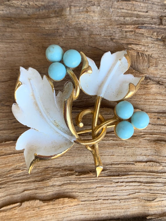 Sarah Coventry Signed 1960s Placid Beauty Brooch … - image 1