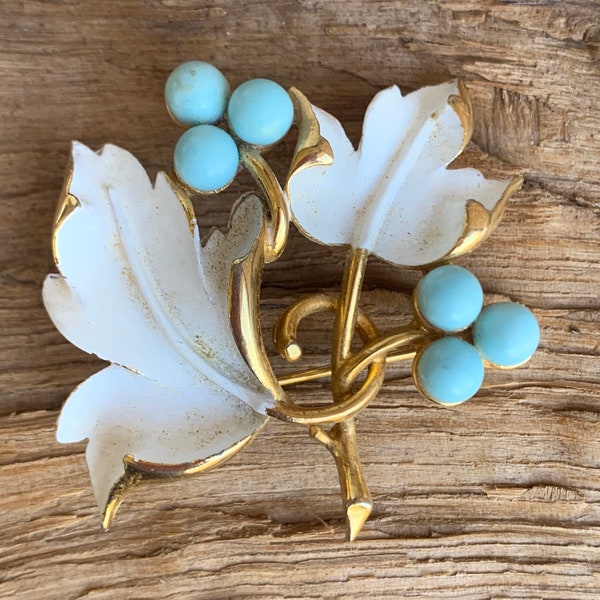 Sarah Coventry Signed 1960s Placid Beauty Brooch White Leaves & Blue Berries Pin