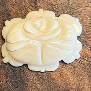 Natural Cream Bone Horn Carved Flower Pendant - Carved Flower - Floral Pendant