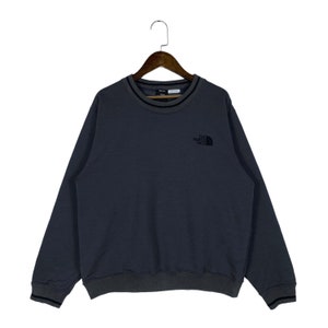 Vintage des années 90 The North Face sweat ras du cou petit logo broderie fabriqué au japon gris foncé pull pull taille M