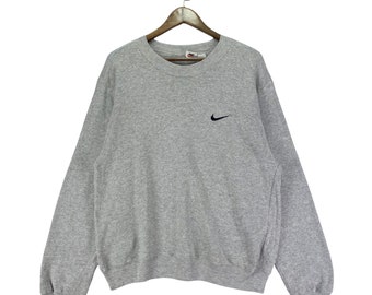 gray nike sweatshirt