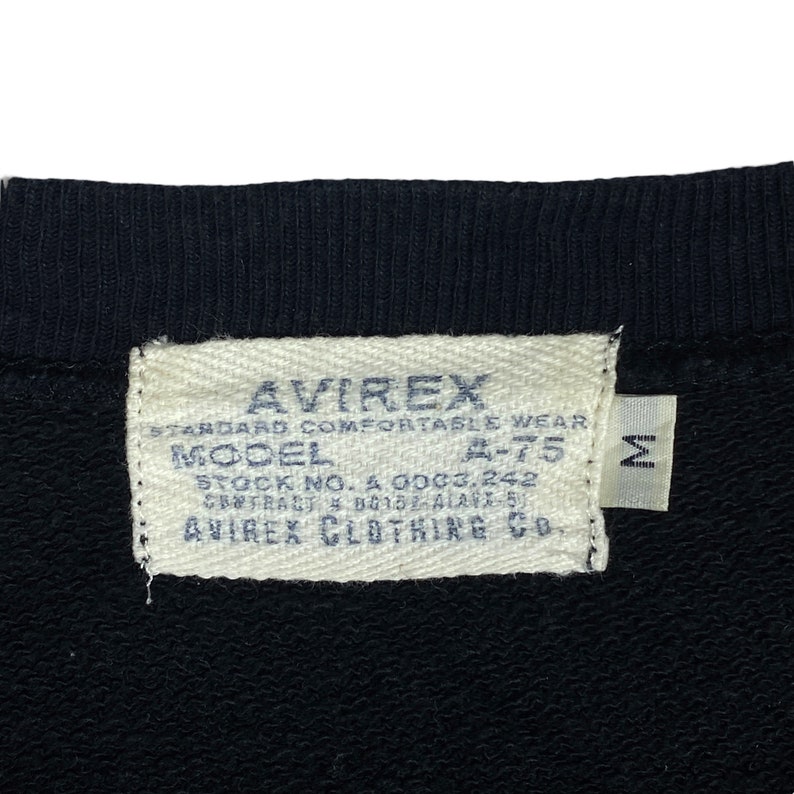 Vintage 90-tals Avirex USN Stonewashed Sweatshirt Rund hals Röd Stor Logotyp Pullover Tröja Storlek XL bild 5