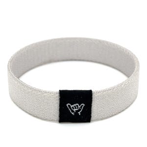 Touch of Grey Hang Loose bracelet