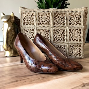 80s Vintage Paris LAURENT MERCADAL genuine brown snake skin handmade leather pumps heels shoes // EU36