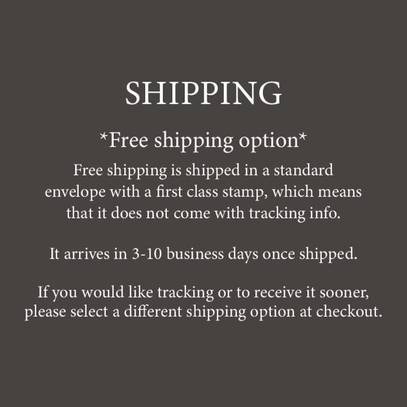 Puede incluir: Texto blanco sobre fondo gris oscuro. La palabra "SHIPPING" destaca. El texto explica una opci&oacute;n de env&iacute;o gratuito sin seguimiento, con entrega en 3-10 d&iacute;as h&aacute;biles. Se recomienda otra opci&oacute;n para el seguimiento.