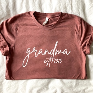 Grandma T-Shirt, New Grandma, Grandma est. 2023, Custom Shirt, Future Grandma, Pregnancy Announcement, Grandma-to-be, Grammy, T-Shirt