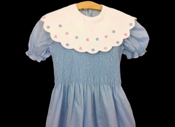 Vintage 1980's girls blue white floral smocked puf