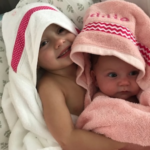パーソナライズされたベビータオル、幼児用タオル、子供用フード付きタオル、ベビーシャワーギフト、幼児用ビーチタオル、カスタムギフト、子供向けパーソナライズギフト