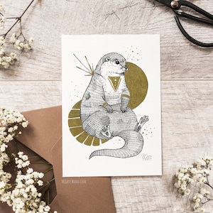 Carte Postale Loutre de la forêt - Inktober 2022 - Feutre noir et doré - Animal Totem loutre