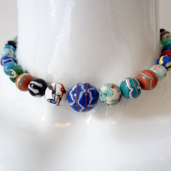 A Colourful VINTAGE Ceramic Bead CHOKER Necklace with SILVER Marcasite Clasp...27cm