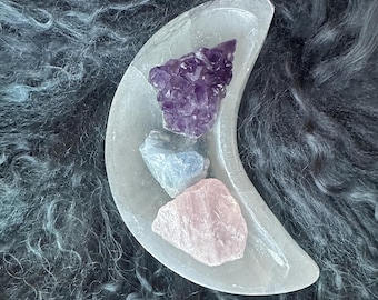 Selenite Moon Bowl + 3 Crystals | Meditation | Healing Crystals | Gifts for Her | Gifts for Him | Crystal Charging | Home Decor | Amethyst