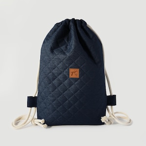 Eleganter dunkelblauer Rucksack mit Kordelzug, gesteppter dunkelblauer Frauentasche, Turnbeutel für Frau, stilvoller Rucksack für sie, Sackrückseite für den täglichen Gebrauch,