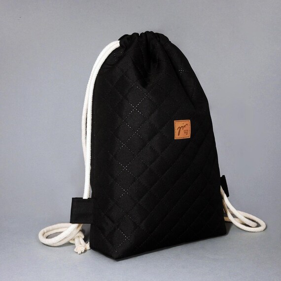 Quilted Drawstring Backpack: Elegant Black Polyester  display picture 2