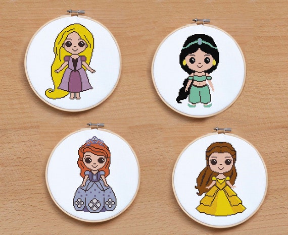 その他 Disney Princesses in Cross Stitch-22 Projects Cross Stitch Kit: Collection of Classic Princesses