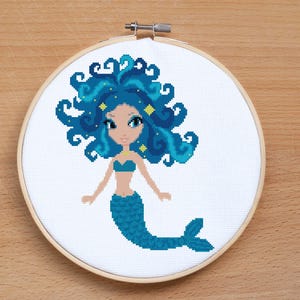 Patrón de punto de cruz de sirena azul en formato PDF - Bonito diseño de bordado - Regalo DIY para niñas - Arte de pared para guardería - Decoración de fantasía para el hogar