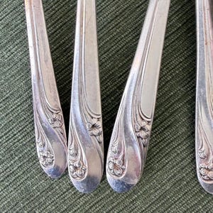 Wm. Rogers & Son “Romance” Silverplate Flatware Set (1952) — 7 Pieces | Mid-Century Floral Scroll Pattern