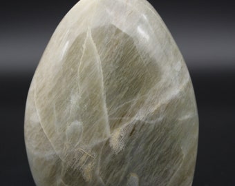 420gr 80mm garnished stone from Madagascar